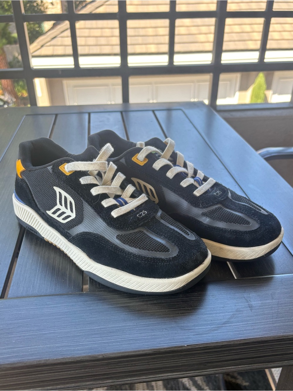 Cariuma skategoat pro Men's Black Athletic Sneakers with White Sole
